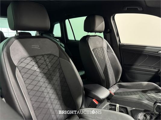 Volkswagen Tiguan eHybrid R-Line Business 1.4 TSI 265pk 2023 (Origineel-NL), S-332-LX