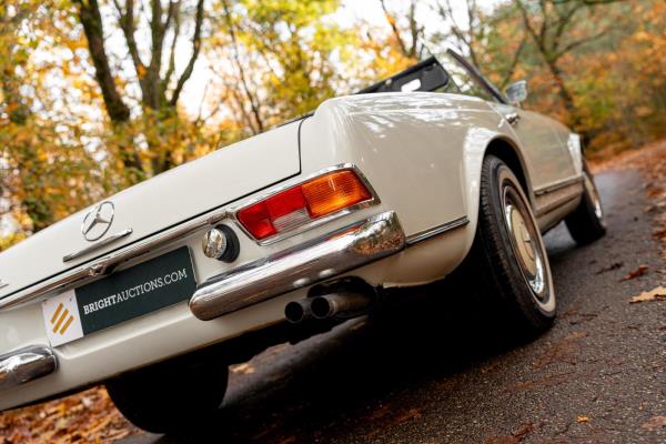 Mercedes-Benz 280 SL Pagode – Handgeschakeld – EU-uitvoering – 2.8 liter zes-in-lijn. 