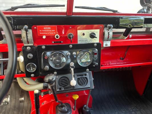 Land Rover 109 Series II (BRANDWEER) 78pk 1969, AM-25-29