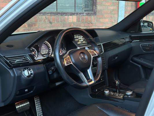 Mercedes-Benz E63 AMG 6.2 V8 -CARBON- 525pk 2010 (Origineel-NL) E-Klasse, 47-LKB-6
