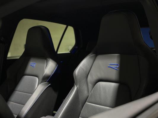 Volkswagen Golf VIII R 4Motion 20th Annniversary -AKRAPOVIC- 2.0 TSI 320pk 2023 LIMITED (Golf 8), NL-KENTEKEN