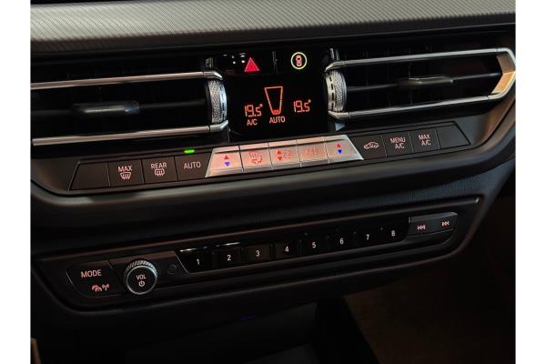 BMW 118i Business Edition 136pk 2021 (Origineel-NL) 1-Serie, L-323-RB