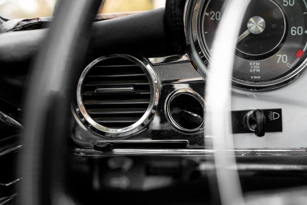 Mercedes-Benz 280 SL Pagode – Handgeschakeld – EU-uitvoering – 2.8 liter zes-in-lijn. 