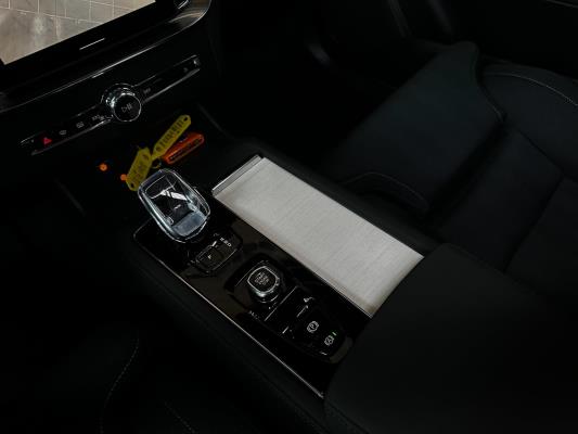 Volvo XC90 T8 AWD Plus Dark 457pk 2025 7-Persoons (1.100 KM) Fabrieksgarantie
