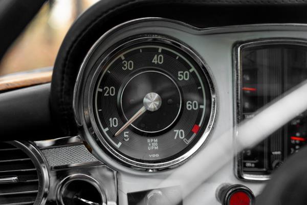 Mercedes-Benz 280 SL Pagode – Handgeschakeld – EU-uitvoering – 2.8 liter zes-in-lijn. 