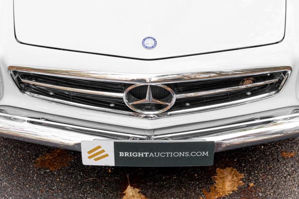 Mercedes-Benz 280 SL Pagode – Handgeschakeld – EU-uitvoering – 2.8 liter zes-in-lijn. 