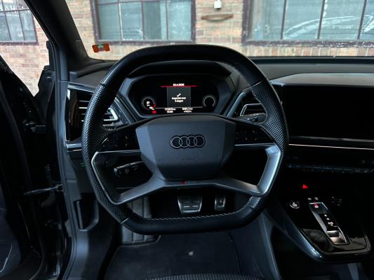 Audi Q4 e-tron 50 quattro Launch edition S Competition 77 kWh 299pk 2022 (Origineel-NL+1e eigenaar), P-122-GB 
