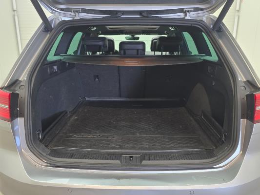 Volkswagen Passat Variant Highline Business R 1.5 TSI 150pk 2019 (Origineel-NL), XZ-405-V