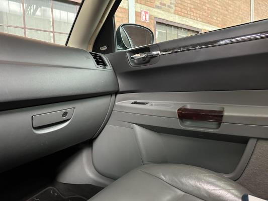 Chrysler 300C HEMI 5.7 V8 340PK 2005 