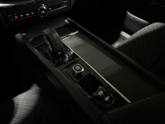 Volvo XC60 2.0 T6 Plug-in hybrid AWD Core Bright 253pk 2027 (Origineel-NL+1e eigenaar), S-190-RP