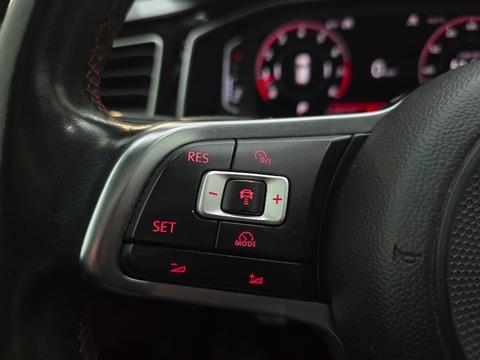 Volkswagen Polo GTI 2.0 TSI 200pk 2018, GGG-67-L