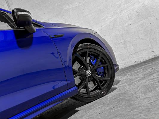 Volkswagen Golf VIII R 4Motion 20th Annniversary -AKRAPOVIC- 2.0 TSI 320pk 2023 LIMITED (Golf 8), NL-KENTEKEN