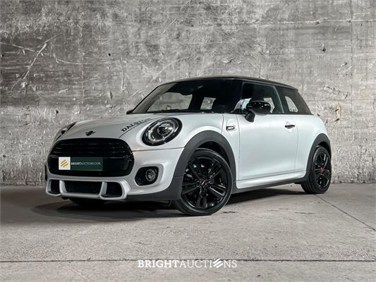 BRIGHT AUCTIONS: Premium Daily Drivers te Milsbeek