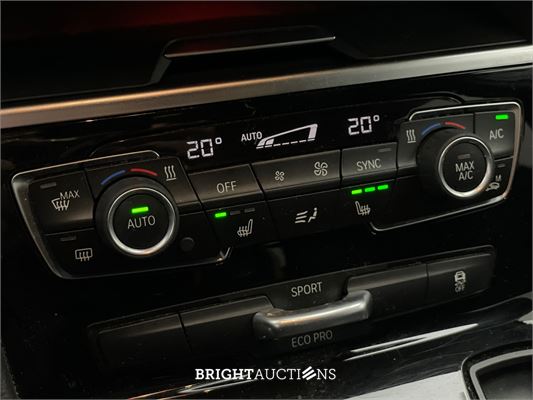 BMW 225i Active Tourer High Executive xDrive 232pk 2015 2-Serie, L-802-HD