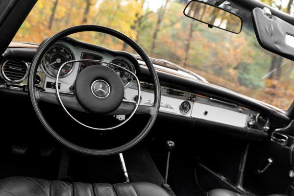 Mercedes-Benz 280 SL Pagode – Handgeschakeld – EU-uitvoering – 2.8 liter zes-in-lijn. 
