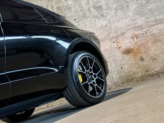 Aston Martin DBX 4.0 V8 1913 551pk 2020 (1 OF 500), HNT-92-V