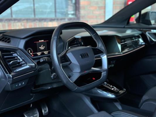 Audi Q4 e-tron 50 quattro Launch edition S Competition 77 kWh 299pk 2022 (Origineel-NL+1e eigenaar), P-122-GB 