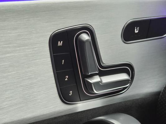 Mercedes-Benz A-klasse 250 e Business Solution AMG Limited 160 pk 2021, N-044-HS