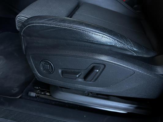 Audi Q4 e-tron 50 quattro Launch edition S Competition 77 kWh 299pk 2022 (Origineel-NL+1e eigenaar), P-122-GB 