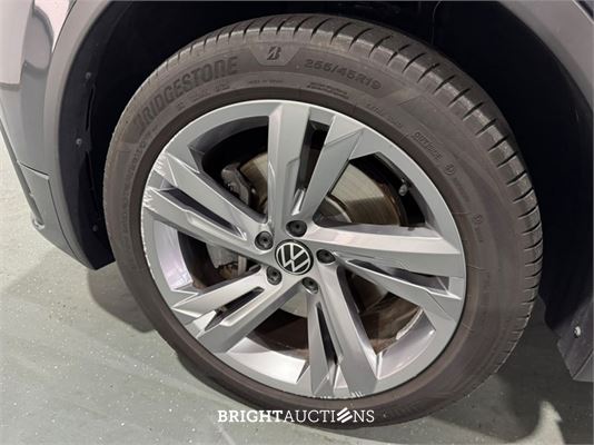 Volkswagen Tiguan eHybrid R-Line Business 1.4 TSI 265pk 2023 (Origineel-NL), S-332-LX