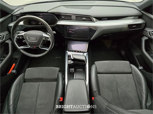 Audi e-tron 50 e-tron Launch edition Black Quattro 71 kWh 313pk 2019 (Origineel-NL), G-918-VX