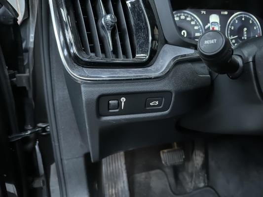 Volvo V60 2.0 T4 Momentum Proline 188pk 2019 (Origineel-NL), ZP-740-L