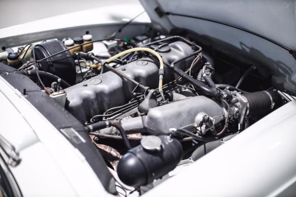 Mercedes-Benz 280 SL Pagode – Handgeschakeld – EU-uitvoering – 2.8 liter zes-in-lijn. 