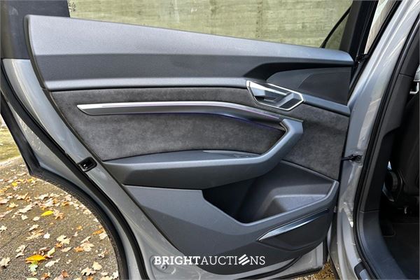 Audi e-tron Sportback 50 S edition Quattro 71 kWh 313pk 2021, T-261-RR