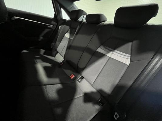 Audi A3 Limousine 30 Business edition TFSI 110pk 2021 (Origineel-NL), L-115-GX
