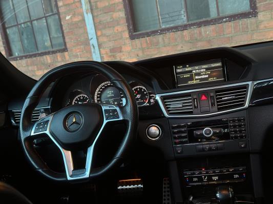 Mercedes-Benz E63 AMG 6.3 V8 -CARBON- 525pk 2010 (Origineel-NL), 47-LKB-6