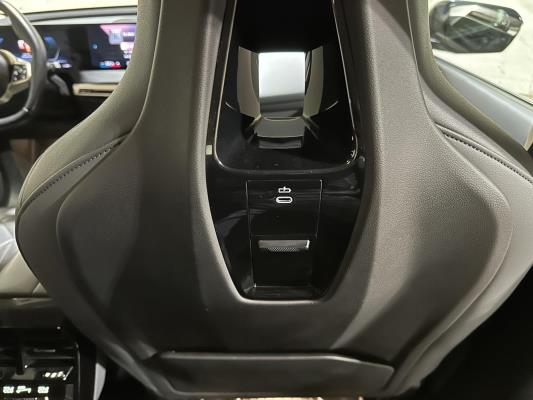 BMW iX xDrive40 Executive 77 kWh 326pk 2023 (Origineel-NL), T-756-HD