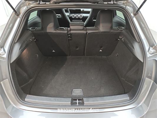 Mercedes-Benz A200 Business Solution AMG 163pk 2018 A-klasse, XT-864-L