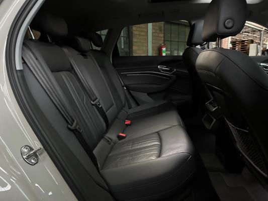 Audi e-tron 55 quattro Business edition Plus 95 kWh 408pk 2020 (Origineel-NL+1e eigenaar), K-706-KJ