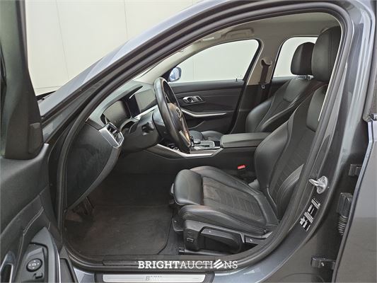 BMW 320i 3-serie Executive Edition 184pk 2019 (Origineel-NL) 3-Serie, XT-203-T