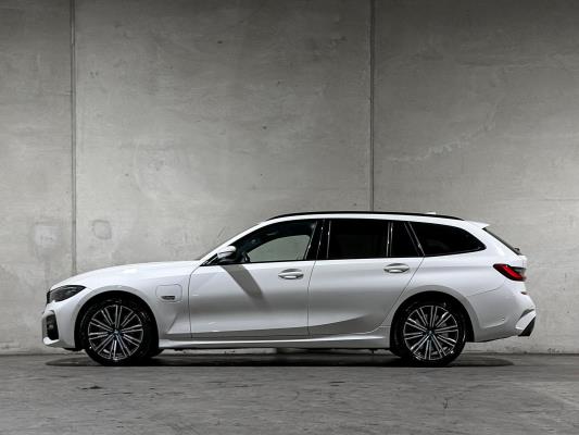BMW 320e Touring Business Edition Plus M-Sport 204pk 2022 (Origineel-NL + 1e Eigenaar) 3-Serie G21, P-991-JH