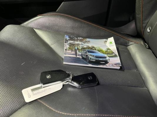 Škoda Enyaq 60 179pk 2022 (Origineel-NL), P-998-NH