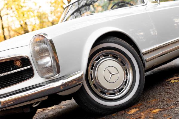 Mercedes-Benz 280 SL Pagode – Handgeschakeld – EU-uitvoering – 2.8 liter zes-in-lijn. 