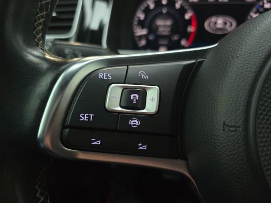 Volkswagen Golf Highline Business R 1.5 TSI 150pk 2018, X-726-KS