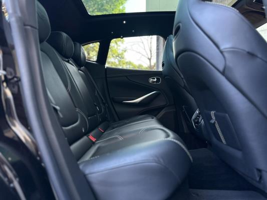 Aston Martin DBX 4.0 V8 1913 551pk 2020 (1 OF 500), HNT-92-V