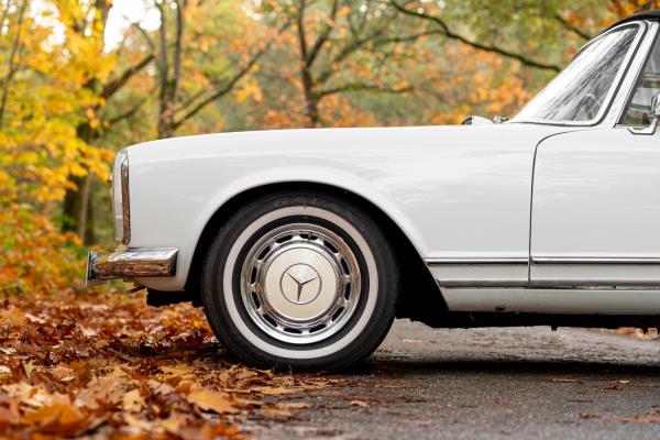 Mercedes-Benz 280 SL Pagode – Handgeschakeld – EU-uitvoering – 2.8 liter zes-in-lijn. 