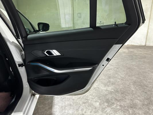 BMW 320e Touring Business Edition Plus M-Sport 204pk 2022 (Origineel-NL + 1e Eigenaar) 3-Serie G21, P-991-JH