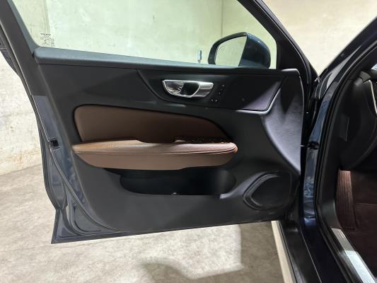 Volvo V60 Cross country Soft Hybride 2.0 B5 AWD pro 261pk 2020 (Origineel-NL), J-188-VT