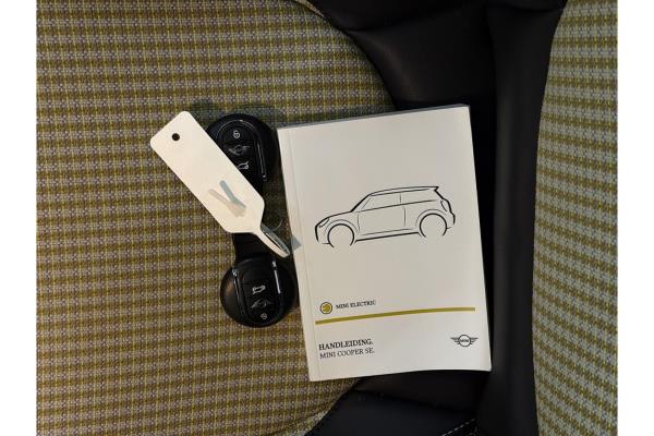 MINI Cooper Camden Plus Edition 33 kWh 184pk 2023 (Origineel-NL), S-308-XP