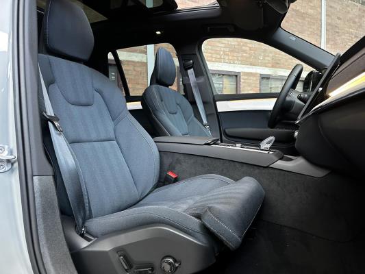 Volvo XC90 T8 AWD Plus Dark 457pk 2025 7-Persoons (1.100 KM) Fabrieksgarantie
