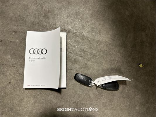 Audi e-tron 50 quattro edition 71 kWh 313pk 2020 (Origineel-NL + 1e eigenaar), J-948-HF