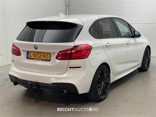 BMW 225i Active Tourer High Executive xDrive 232pk 2015 2-Serie, L-802-HD
