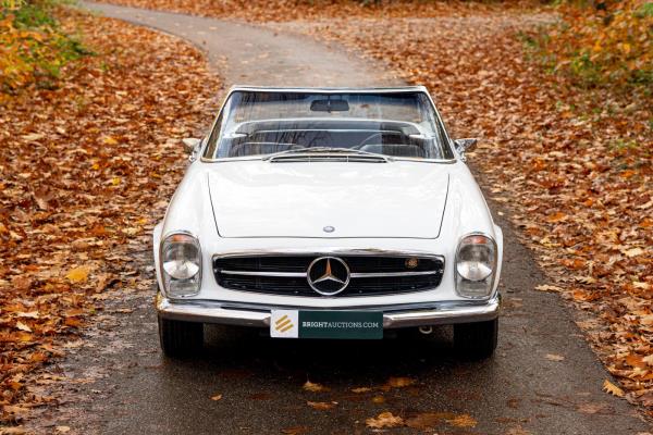 Mercedes-Benz 280 SL Pagode – Handgeschakeld – EU-uitvoering – 2.8 liter zes-in-lijn. 