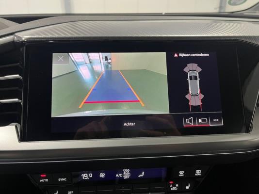 Audi Q4 e-tron 40 Launch edition Advanced Plus 77 kWh 204pk 2021 (Origineel-NL), N-823-PD