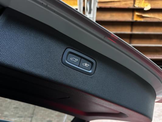 Volvo XC90 T8 AWD Plus Dark 457pk 2025 7-Persoons (1.100 KM) Fabrieksgarantie
