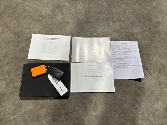 Volvo XC60 2.0 T6 Plug-in hybrid AWD Core Bright 253pk 2027 (Origineel-NL+1e eigenaar), S-190-RP